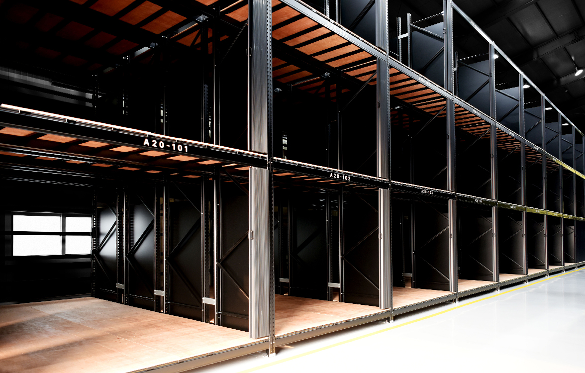 실내 창고 사진